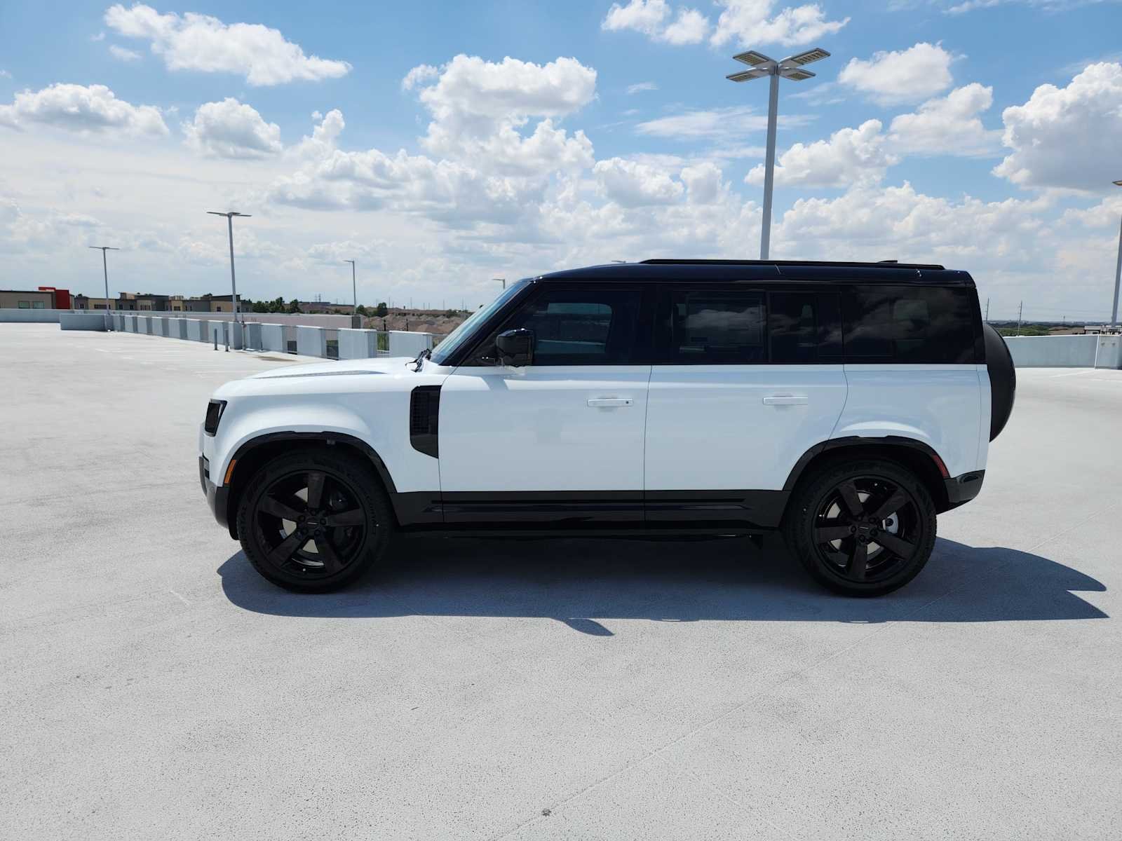 New 2026 Fuji White LAND ROVER X-Dynamic SE image 4