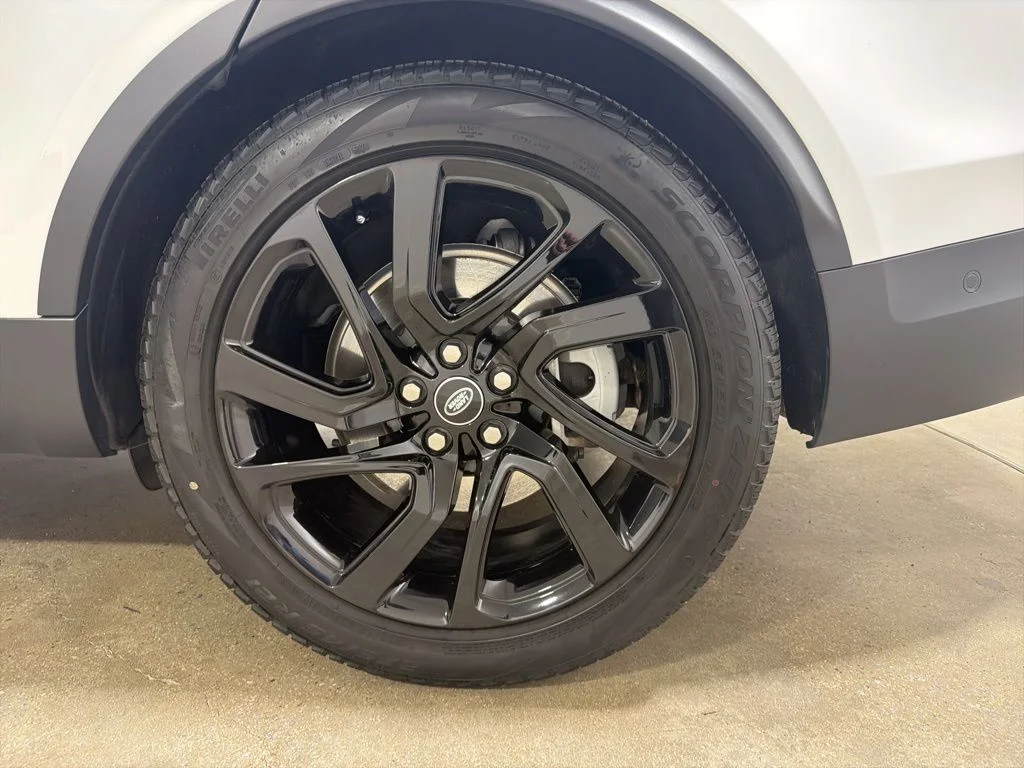Certified Used 2025 Fuji White Land Rover S image 30