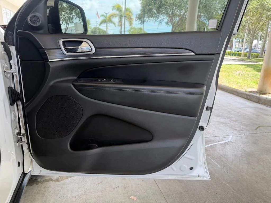 Used 2020 White Jeep Limited image 31