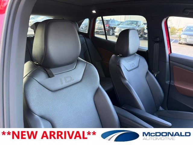 Used 2022 Red Volkswagen Pro S image 9