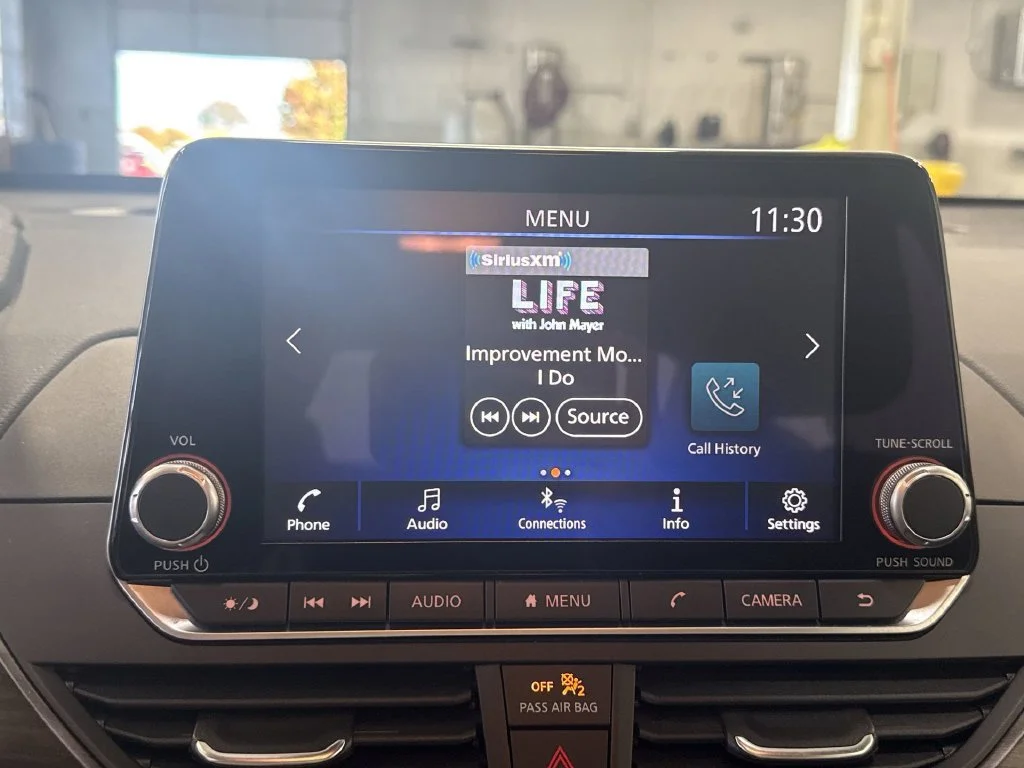 Certified Used 2025 Gun Metallic Nissan SV image 18