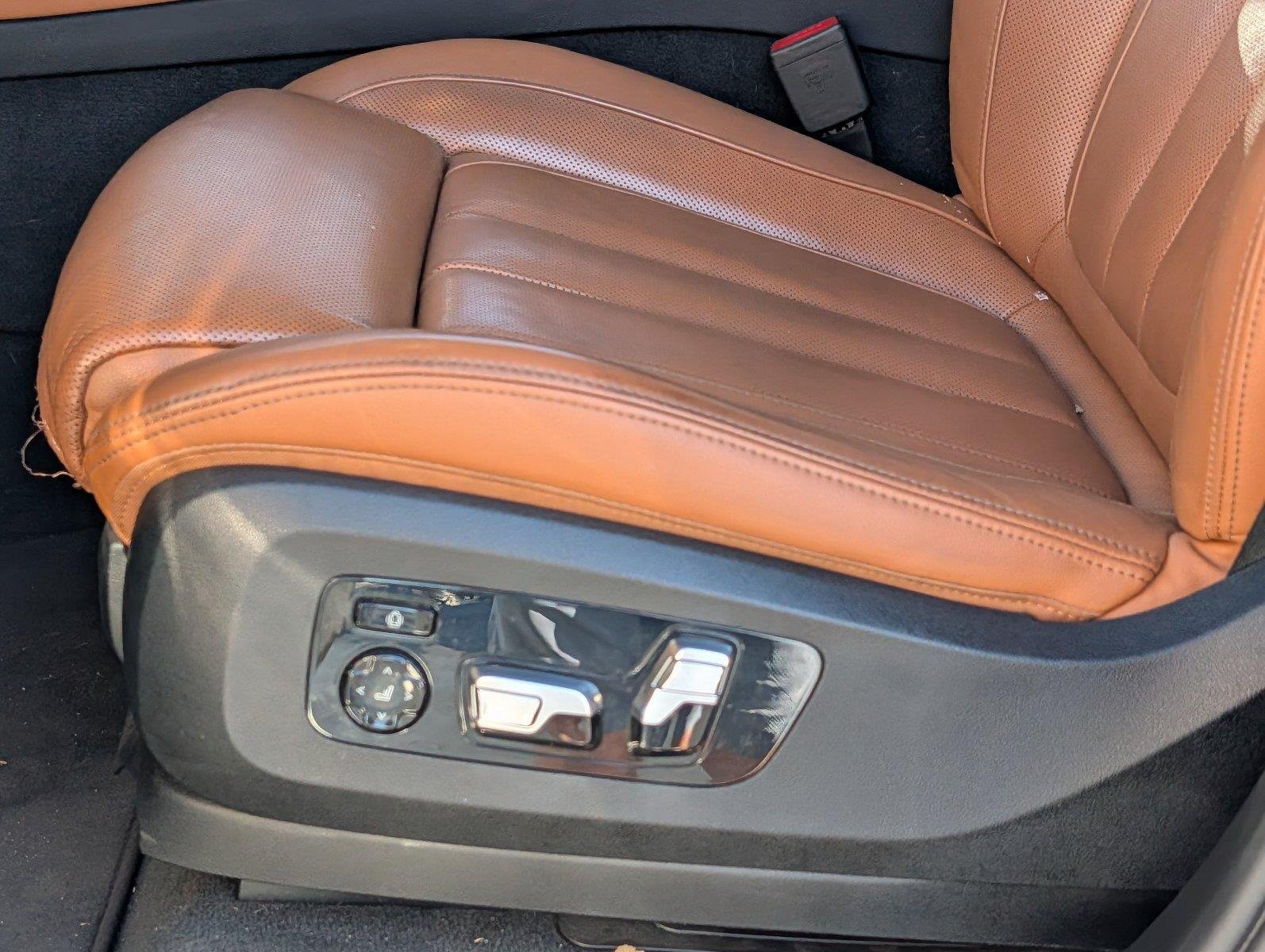 Used 2019 Alpine White BMW xDrive50i image 11