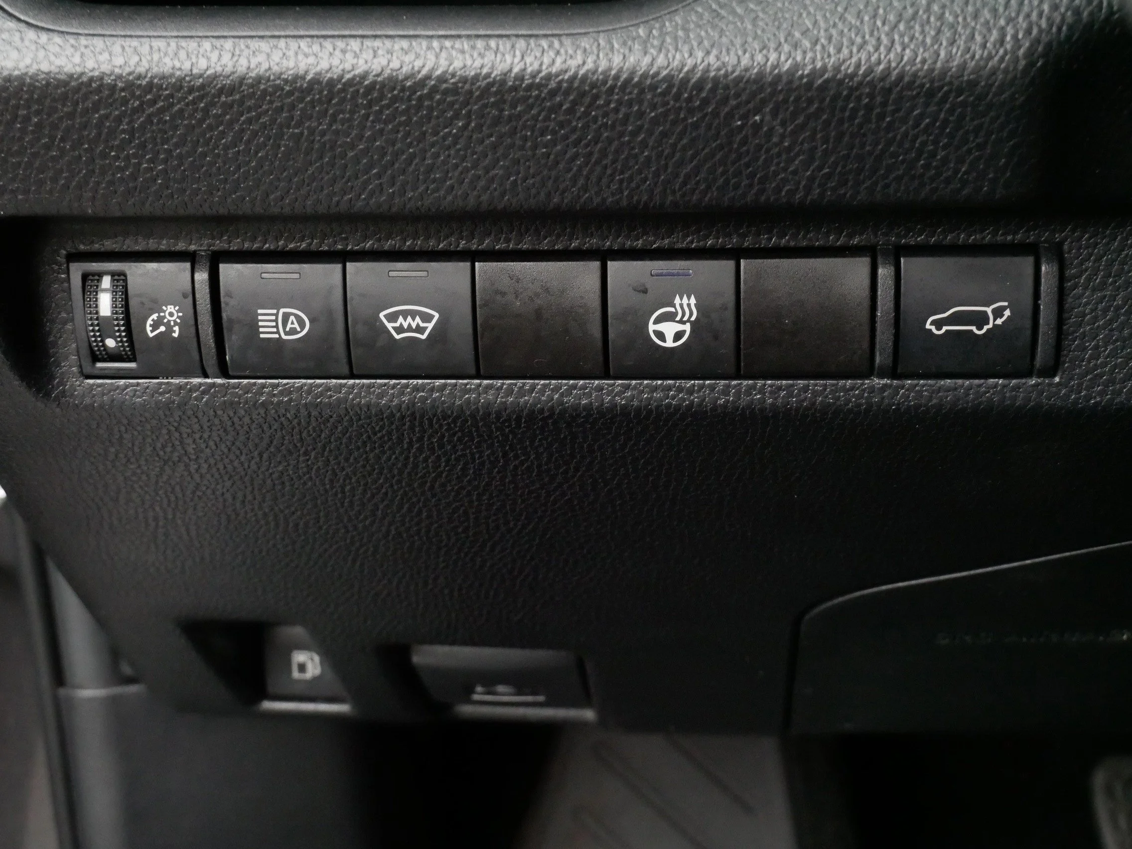 Used 2024 Magnetic Gray Metallic Toyota Hybrid XLE image 27