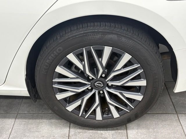 Used 2025 White Nissan 2.5 SV image 7