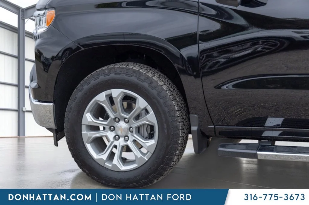 Used 2025 Black Chevrolet LTZ image 30