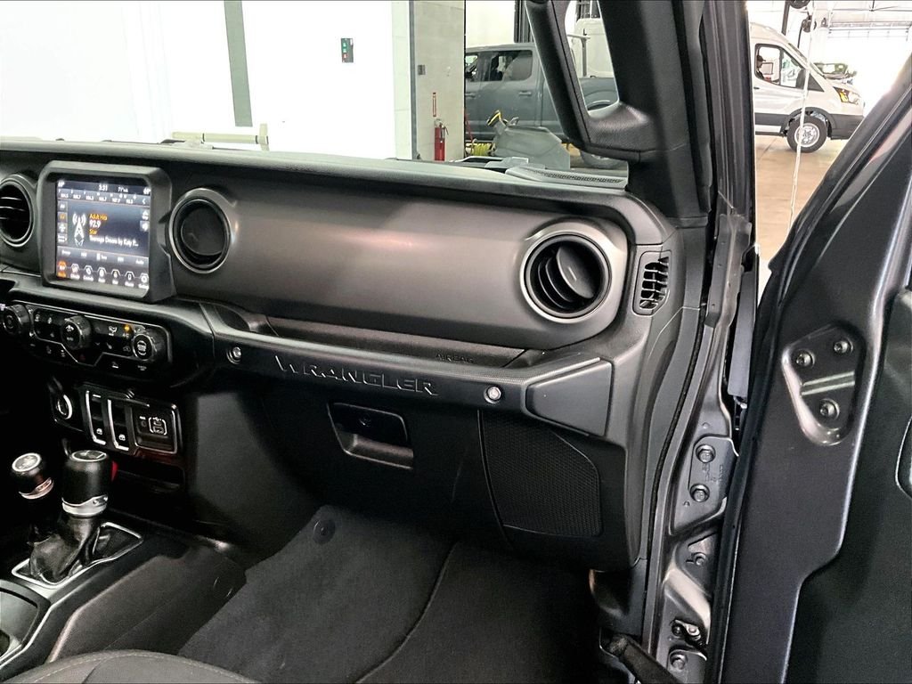 Used 2022 Granite Crystal Metallic Clearcoat Jeep Sport S image 13