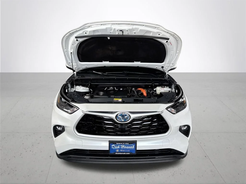 Used 2022 Beige Toyota XLE image 22
