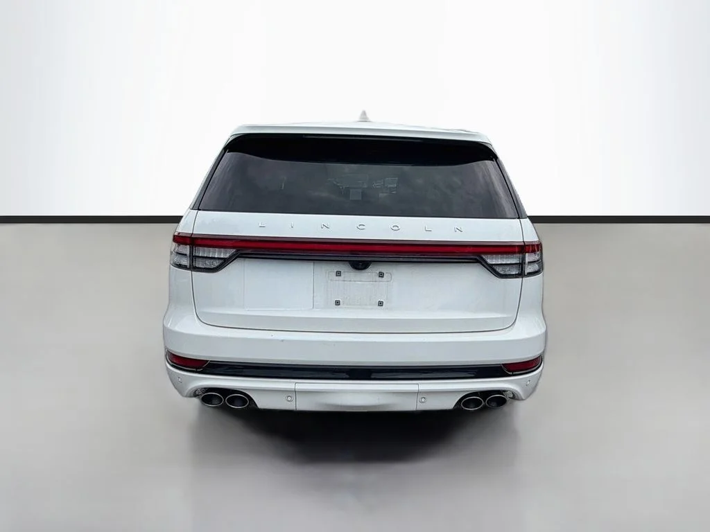 Used 2025 White Lincoln Reserve image 5