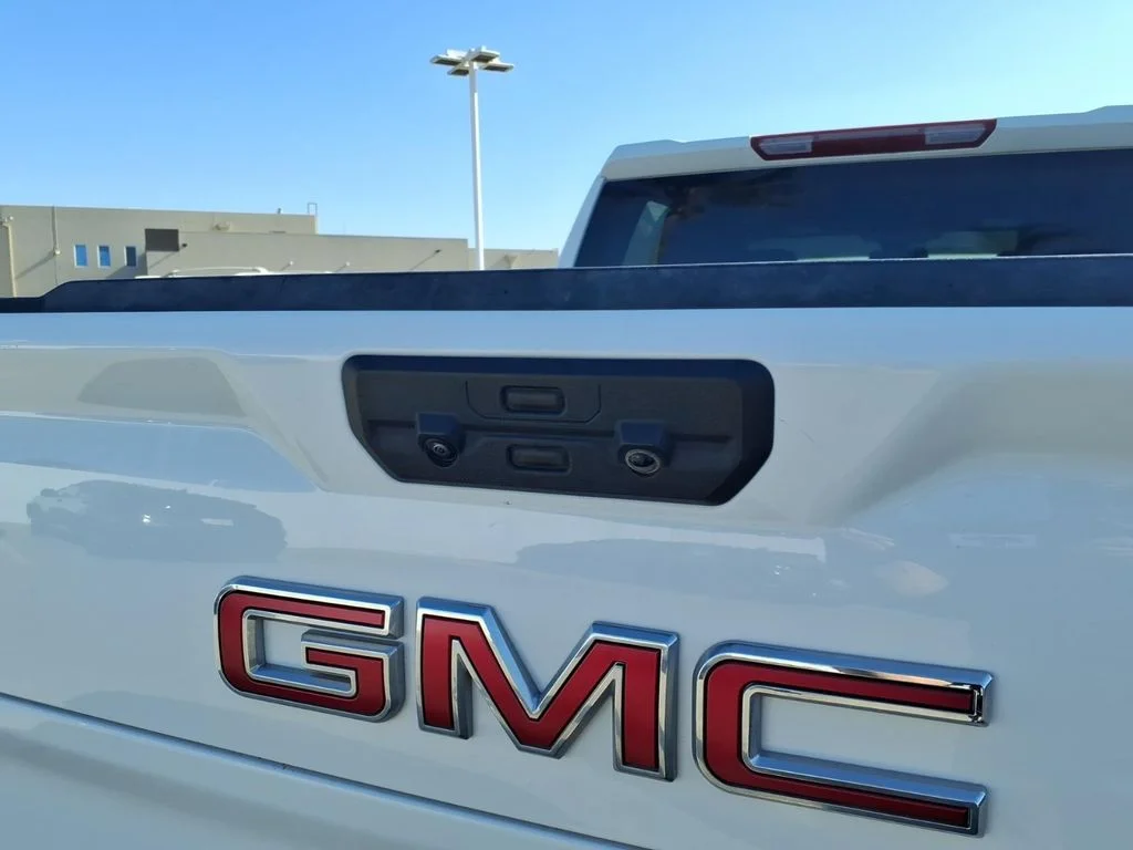 Used 2025 White GMC AT4 image 9
