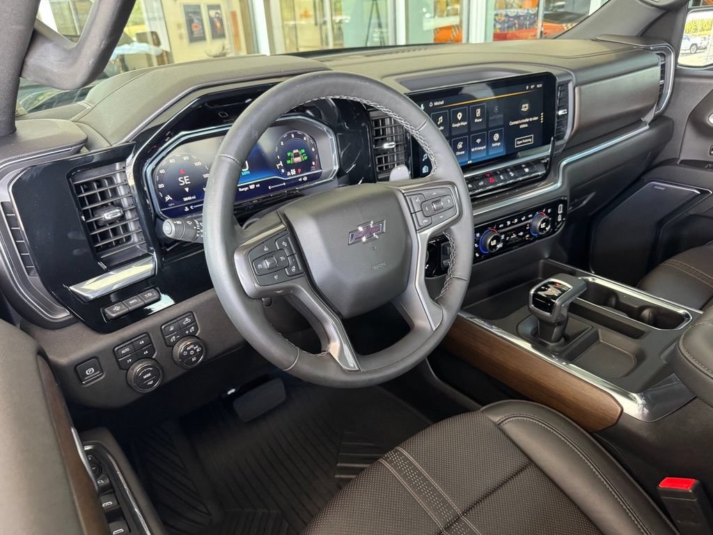 Used 2025 Black Chevrolet High Country image 3