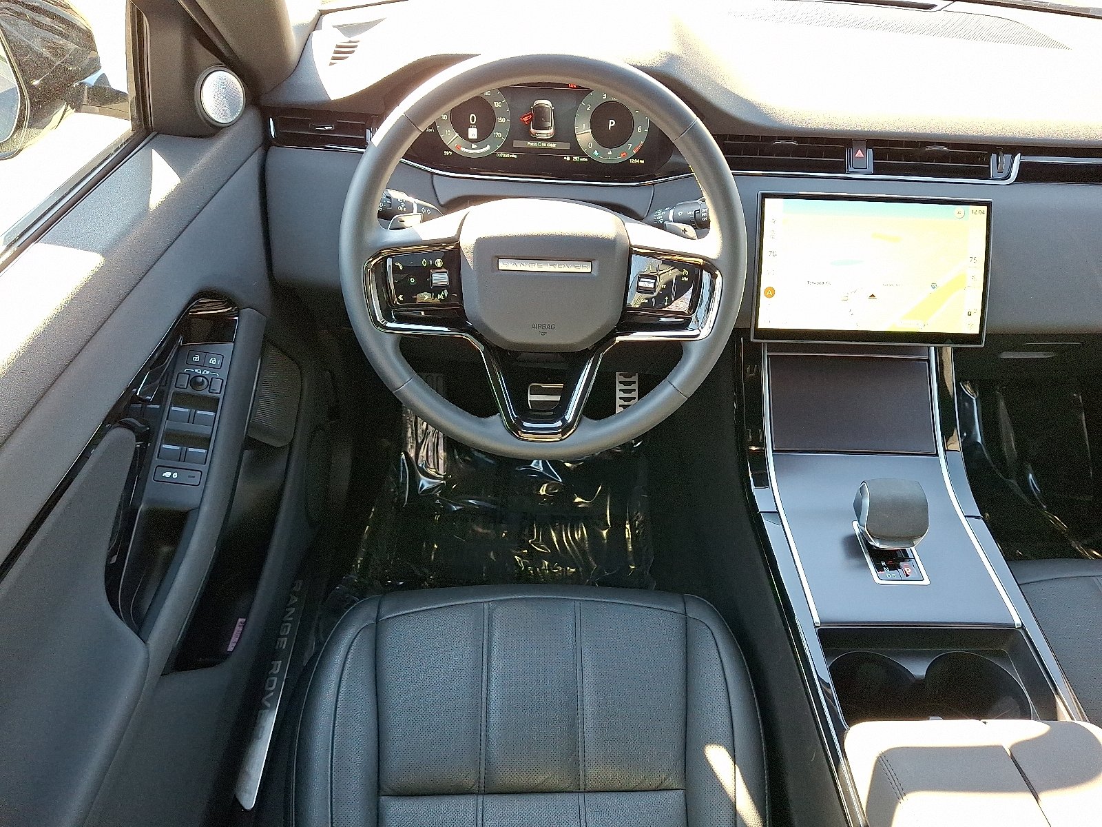 Certified Used 2026 Eiger Grey Metallic - 1DF Land Rover Dynamic SE image 4