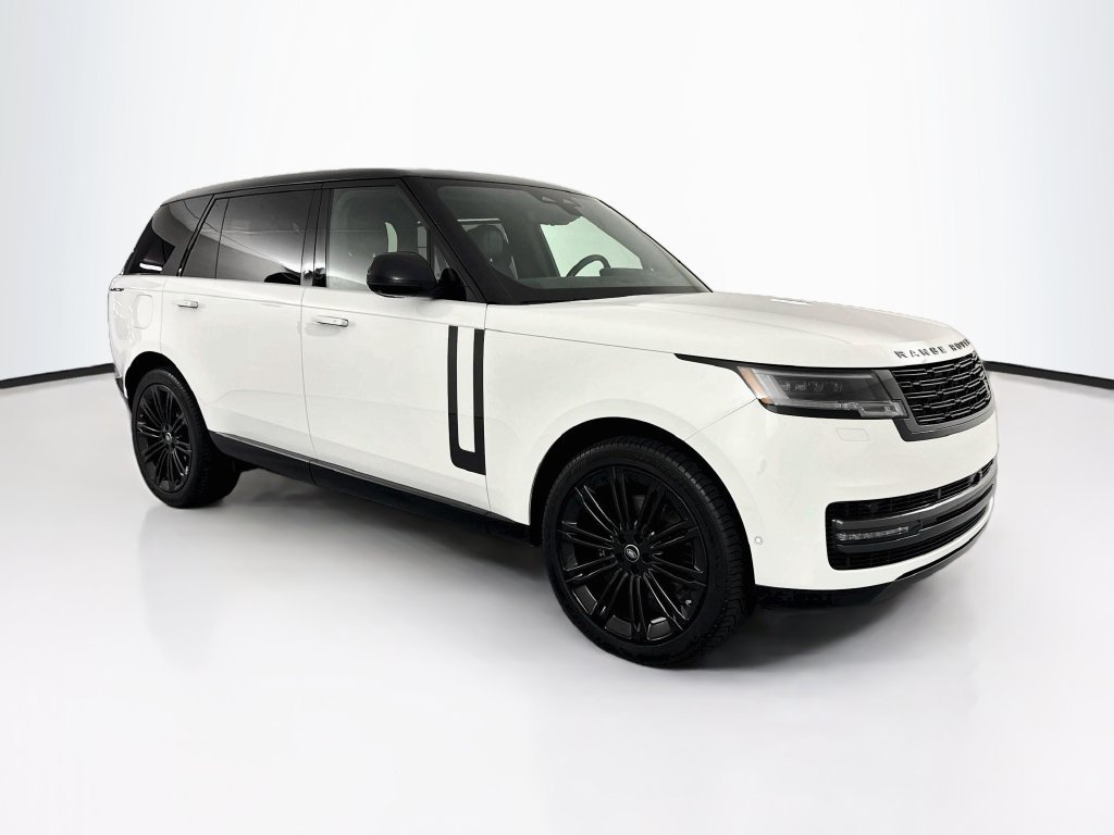 Used 2024 White Land Rover SE image 3
