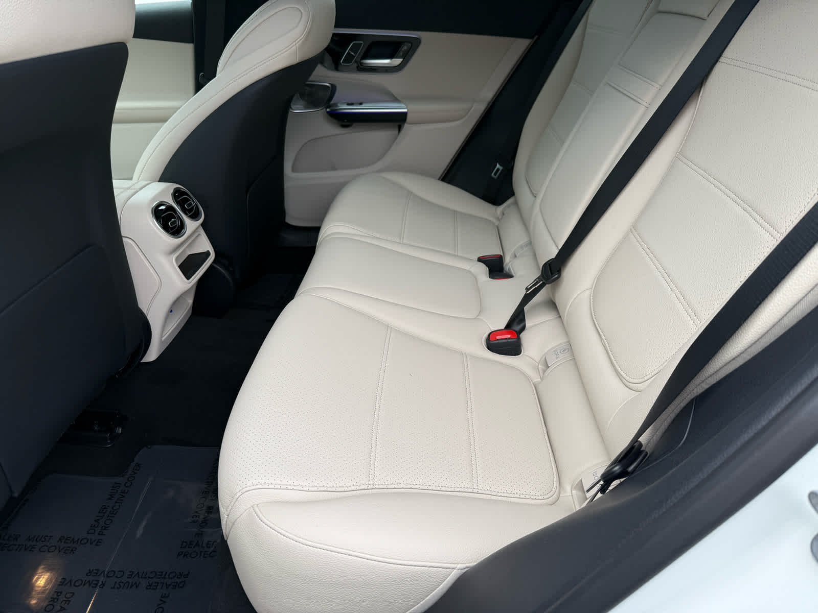 Used 2026 MANUFAKTUR Moonlight White Metallic Mercedes-Benz GLC 350e image 11