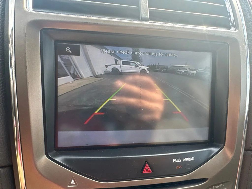 Used 2015 White Lincoln Base image 21
