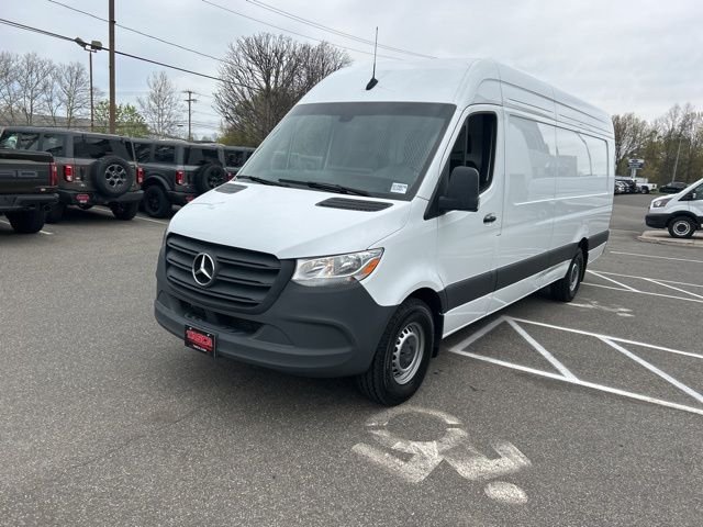 Used 2024 White Mercedes-Benz Cargo 170 WB image 3