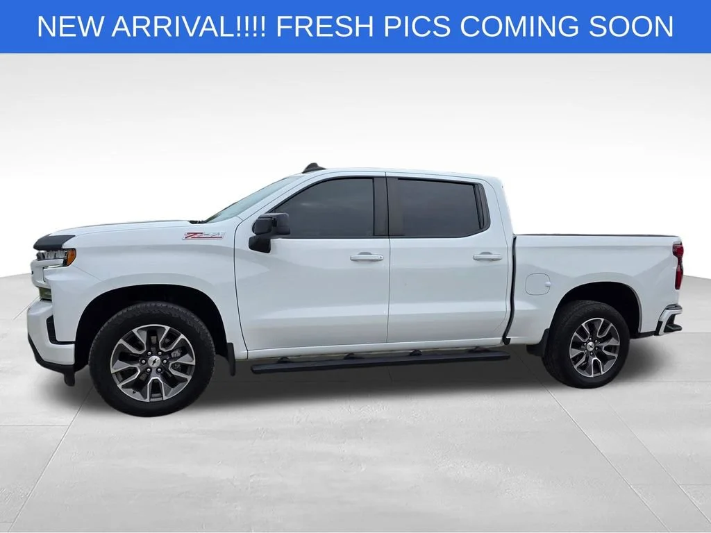 Used 2022 Summit White Chevrolet RST image 3