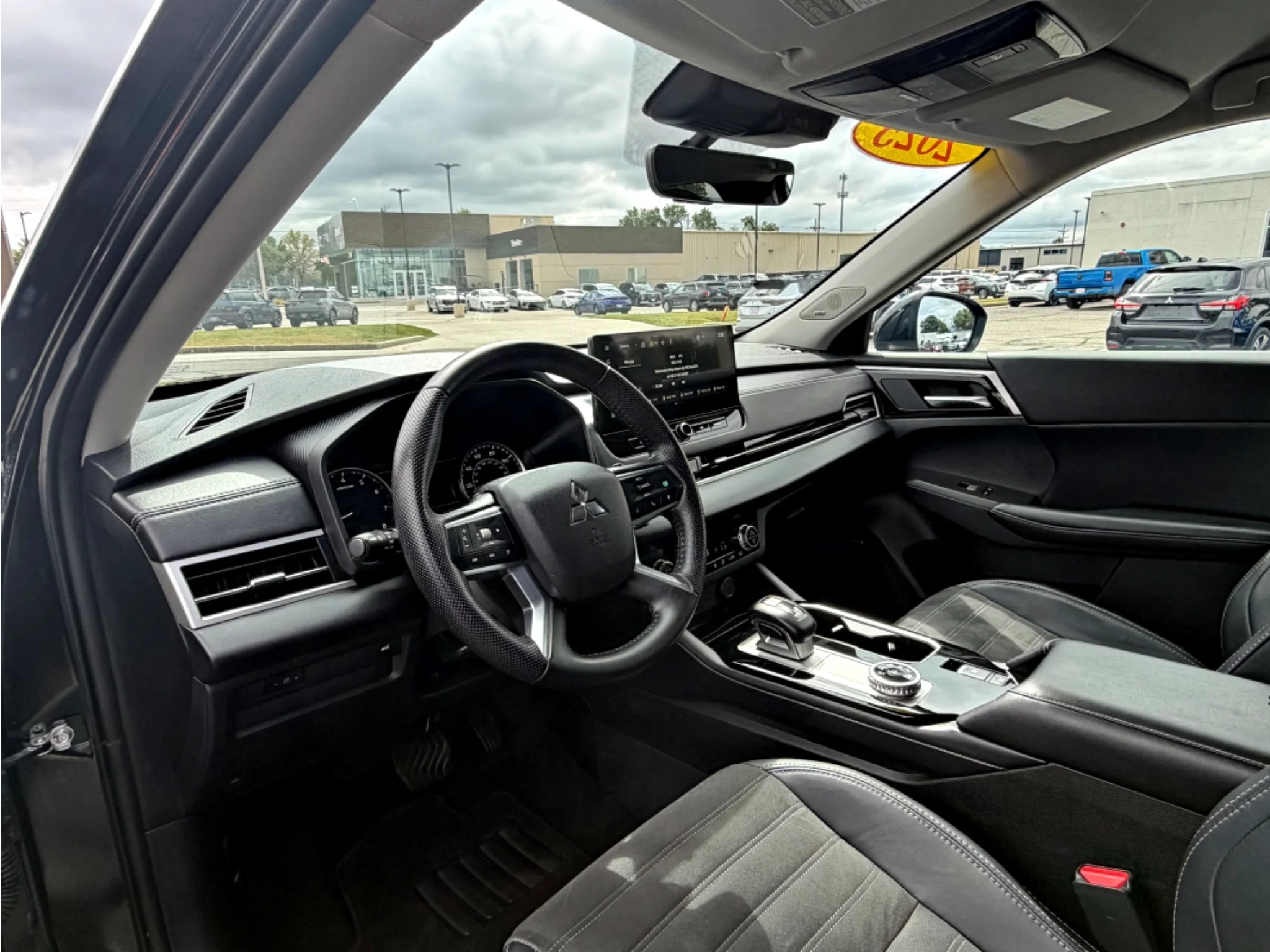 Used 2025 Black Mitsubishi SE image 20