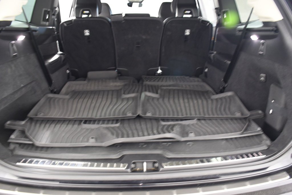 Used 2023 Onyx Black Metallic Volvo B6 Plus 7-Seater image 23