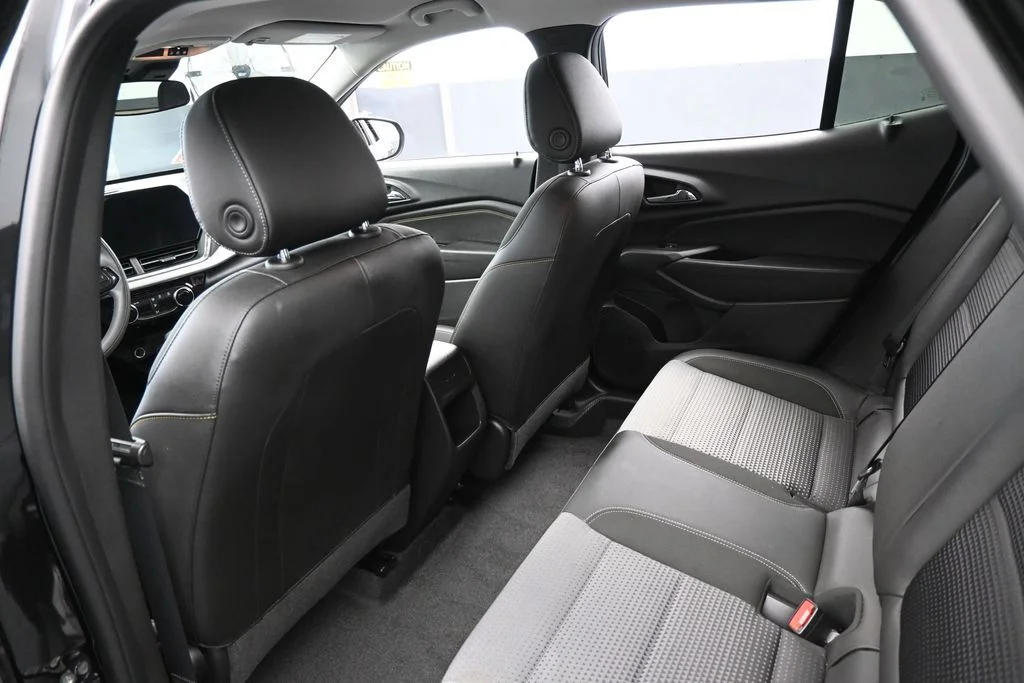 Used 2025 Mosaic Black Metallic Chevrolet LT image 30