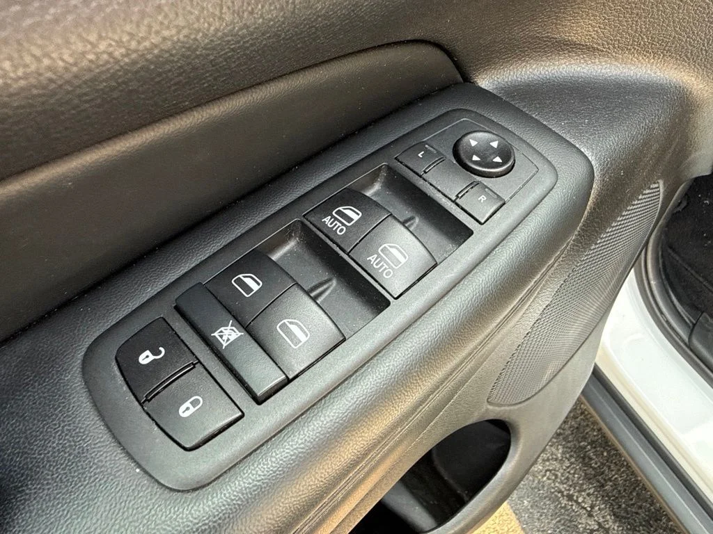 Used 2020 White Jeep Limited image 21