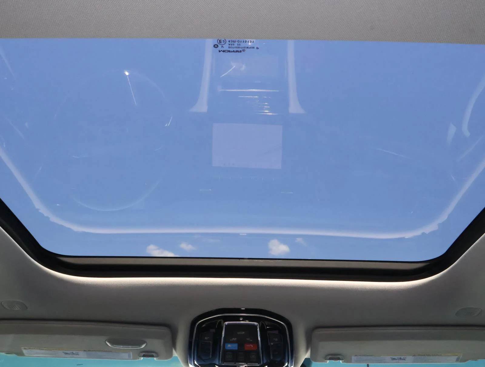 2023 Jeep Grand Cherokee Overland - Photo 12