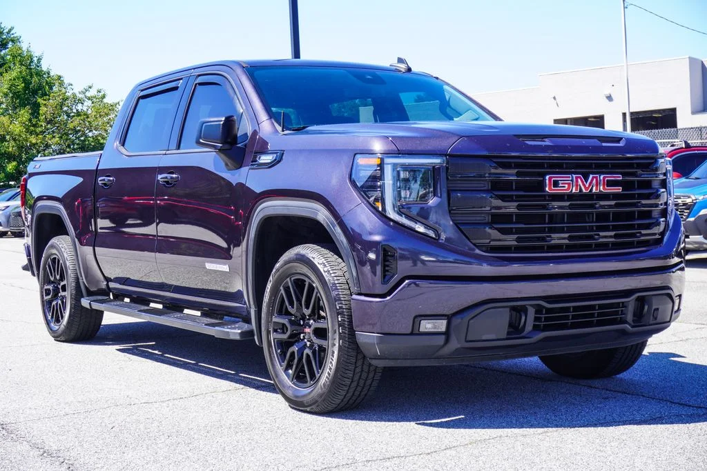 Used 2023 Silver GMC Elevation image 5