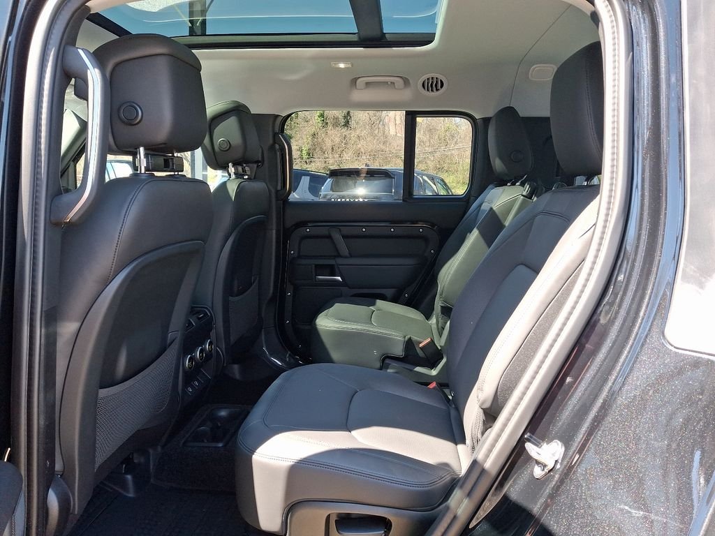 2025 Land Rover Defender S - Photo 9