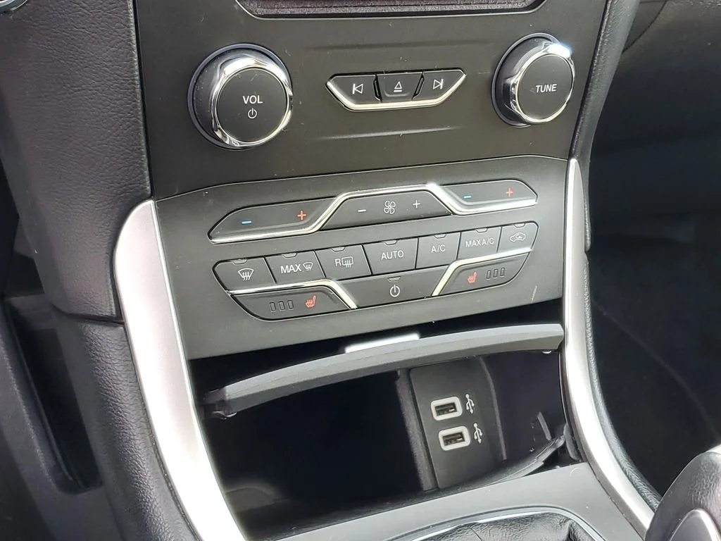 Certified Used 2018 White Gold Metallic Ford SEL image 18
