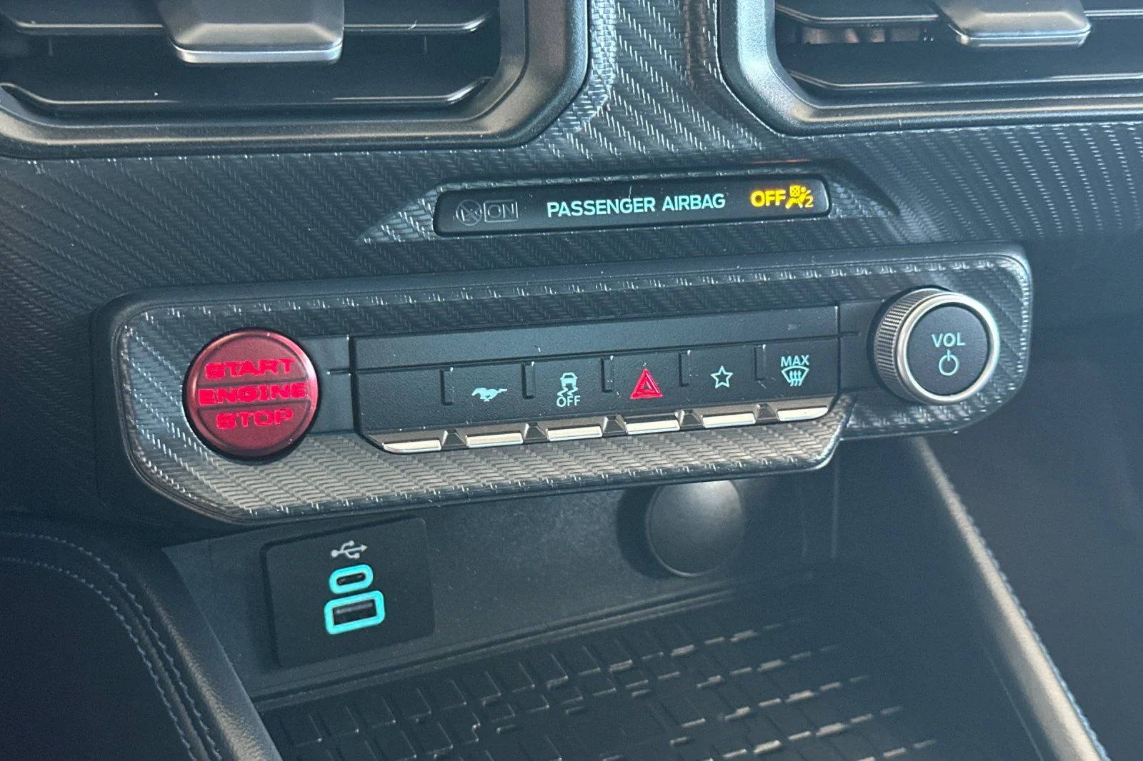 2024 Ford Mustang Dark Horse - Photo 17
