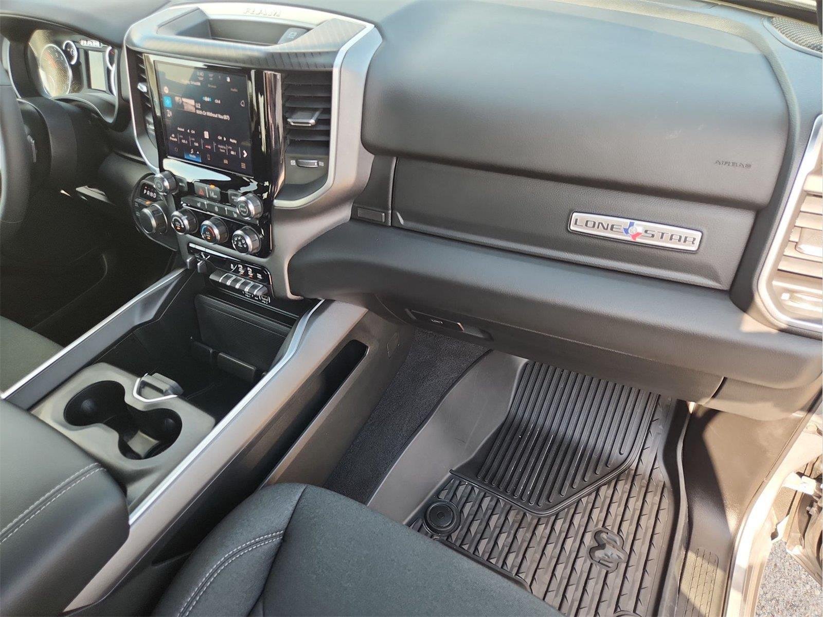 2025 Ram 1500 photo 27 of 32