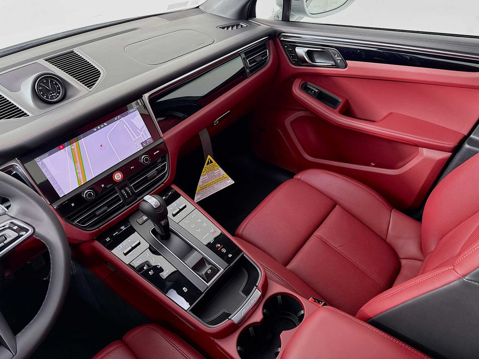 2026 Porsche Macan T - Photo 26