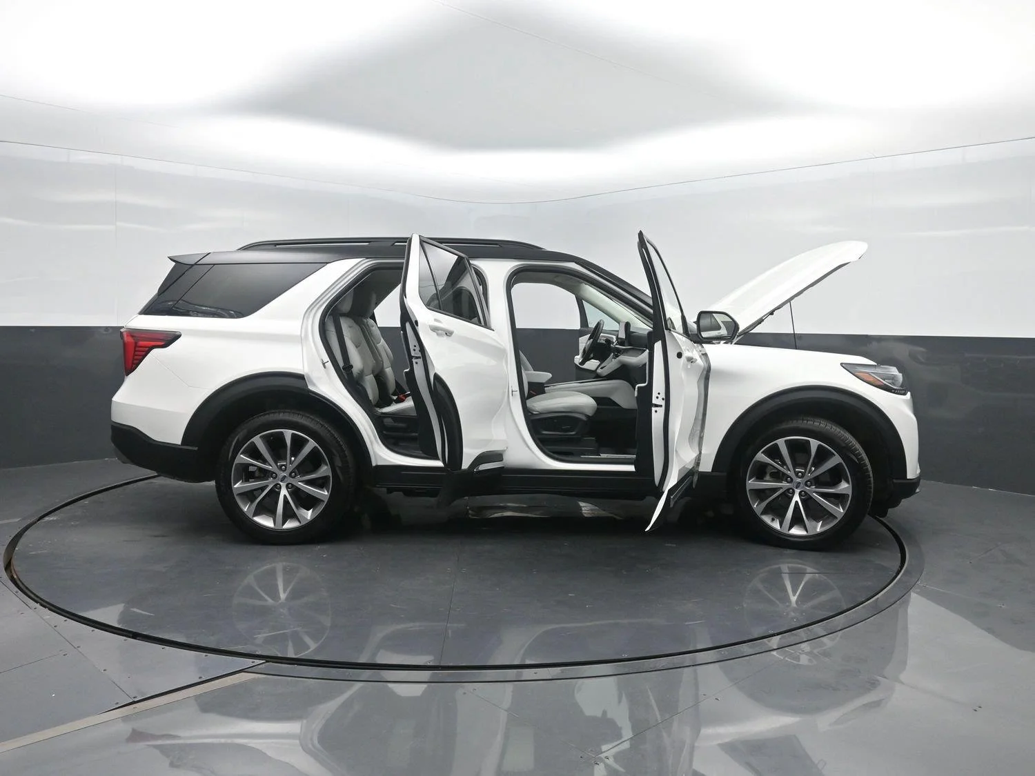 Used 2025 Star White Metallic Tri-Coat FORD Platinum image 51