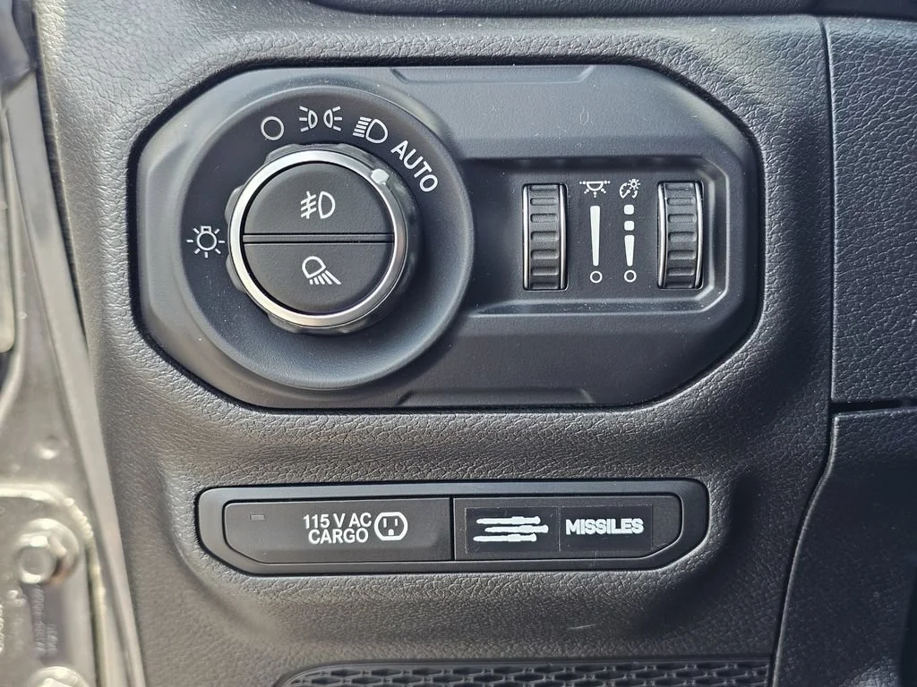 Used 2020 Granite Crystal Jeep Rubicon image 20