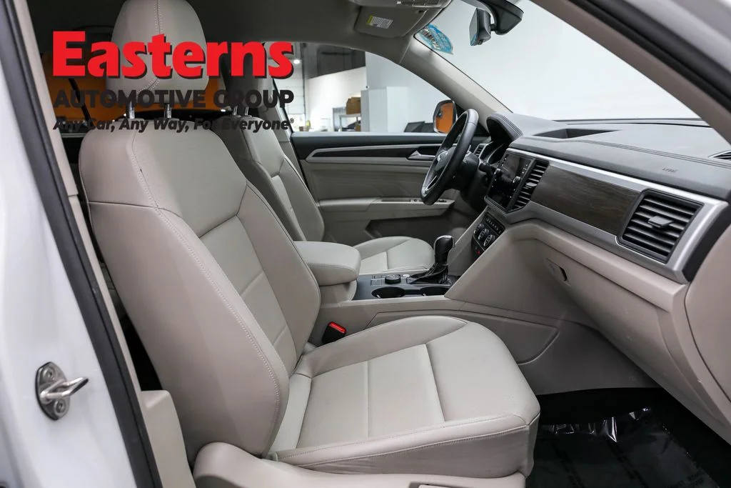 Used 2021 White Volkswagen 2.0T SE w/Technology image 24