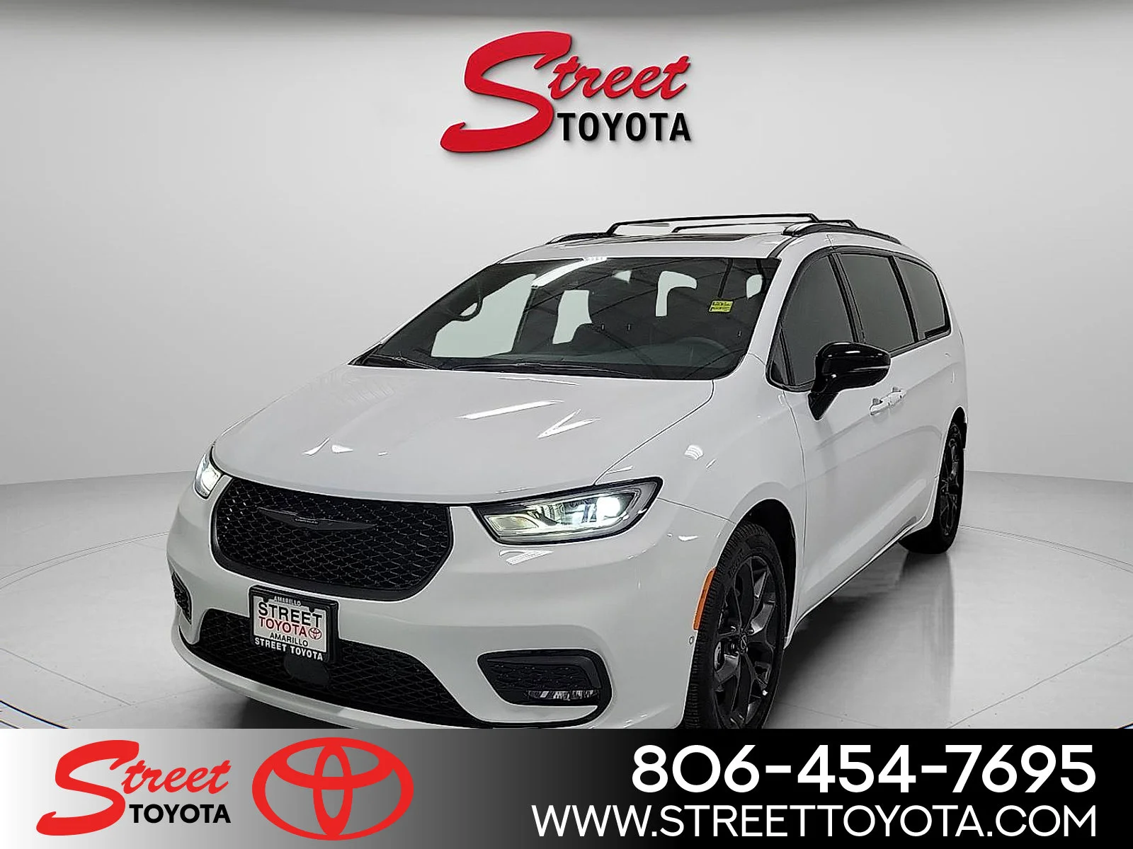 2026 Chrysler Pacifica Limited's photo