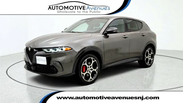 2024 Alfa Romeo Tonale Veloce EAWD w/ Premium Interior & Sound Pkg & Moonroof