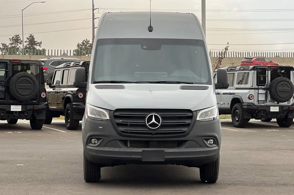 Used 2024  Mercedes-Benz Cargo 170 WB image 8