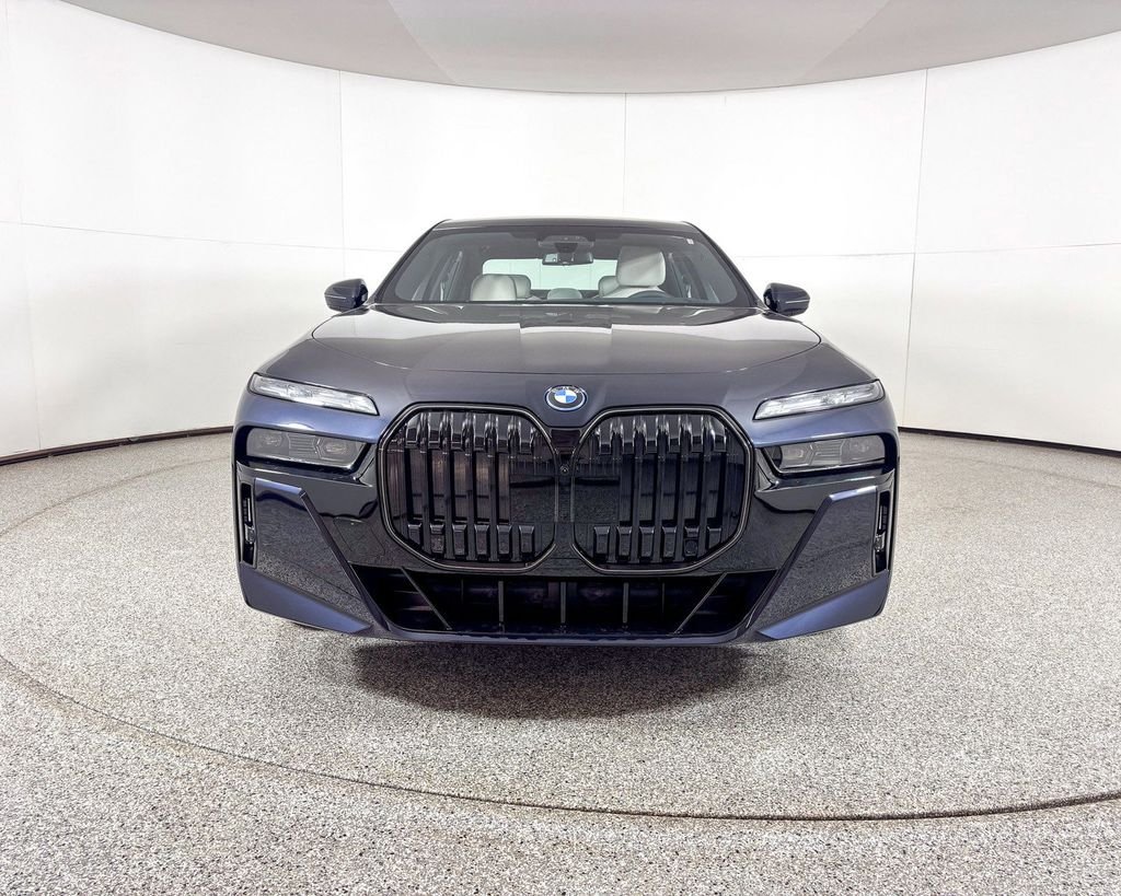 New 2025 Carbon Black Metallic BMW 750e xDrive image 5
