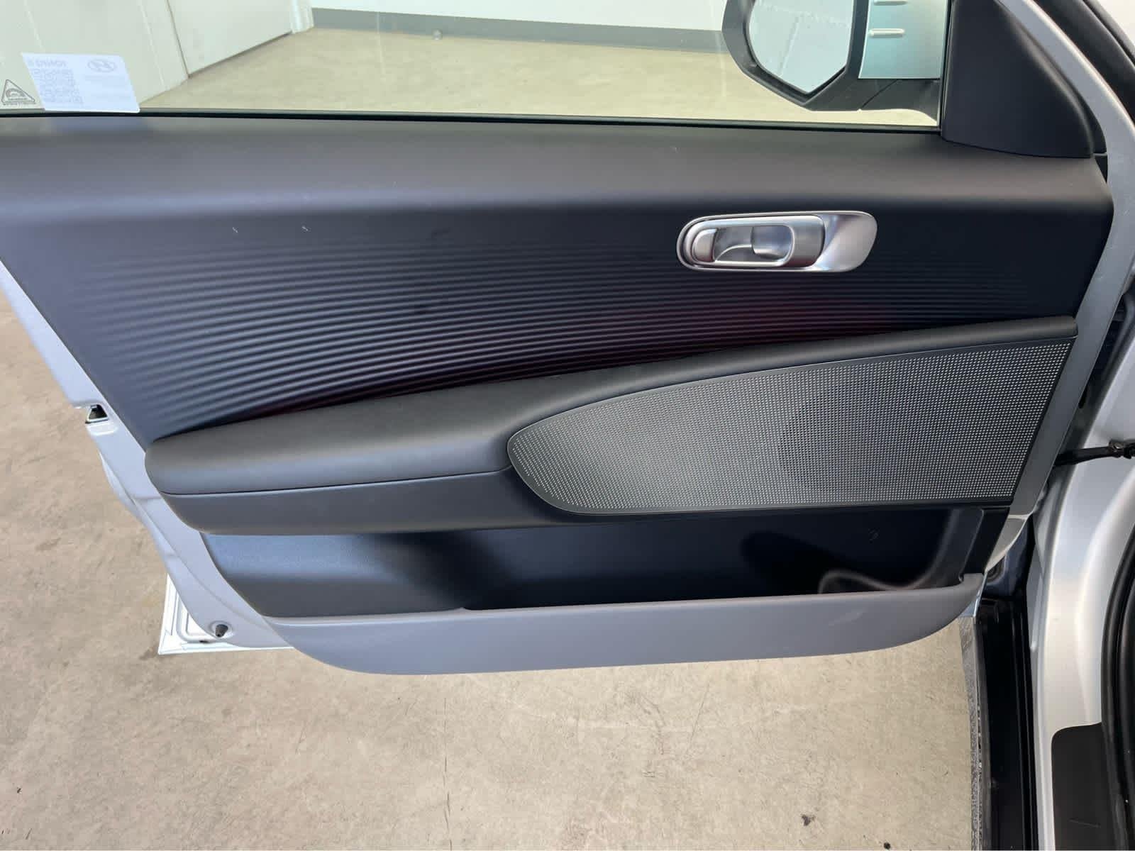 Used 2025 Gravity Gold Matte Hyundai SEL image 11