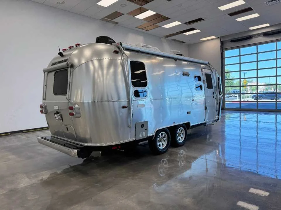 Used 2022 SILVER AIRSTREAM  image 2