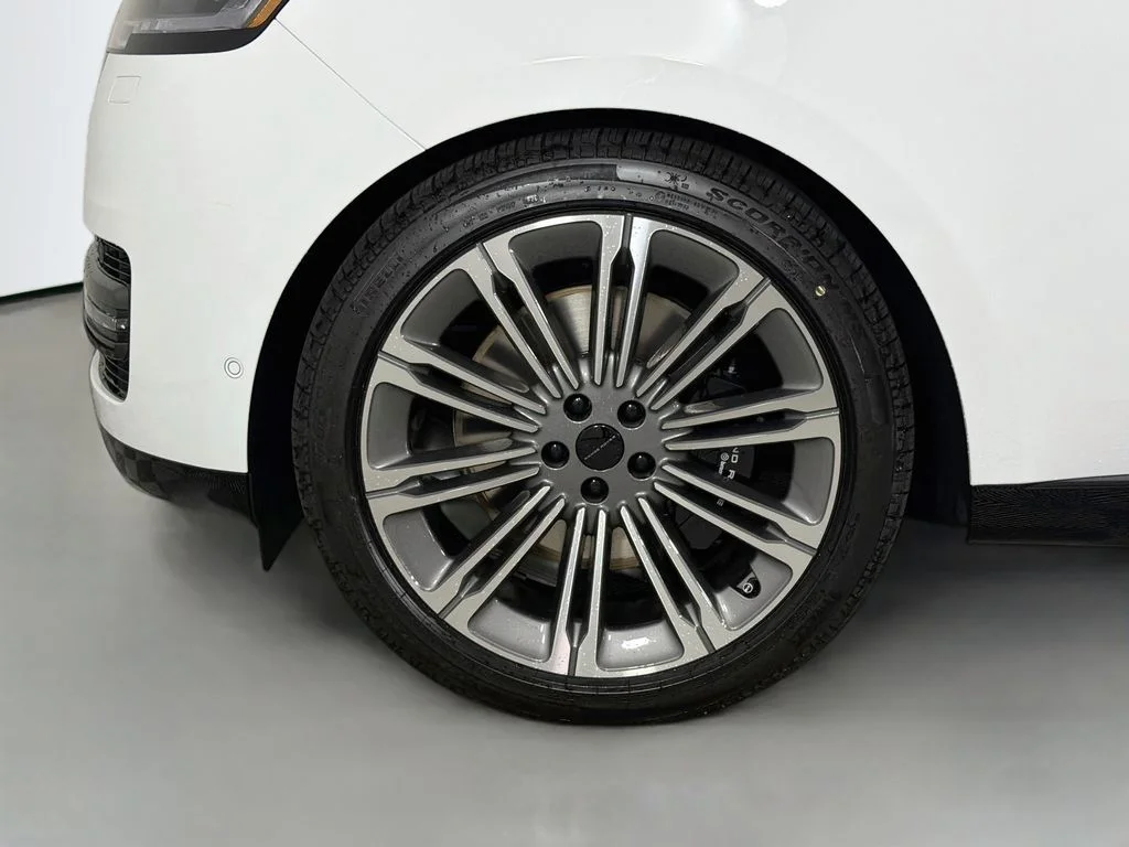 New 2026 Fuji White Land Rover SE image 33