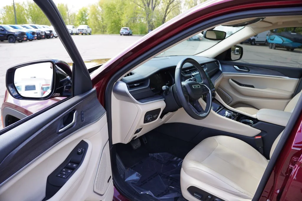Certified Used 2022 Velvet Red Pearlcoat Jeep Limited image 14