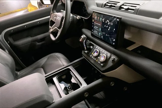 Used 2023 Silver Land Rover S image 11