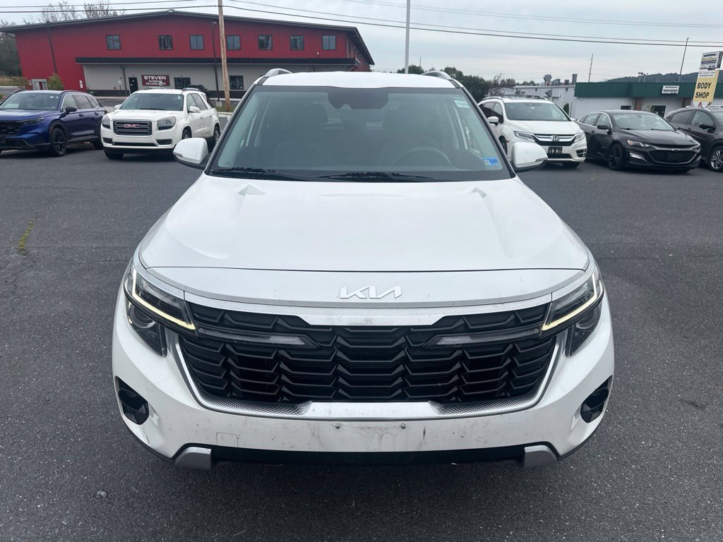 Used 2024 White Kia S image 8