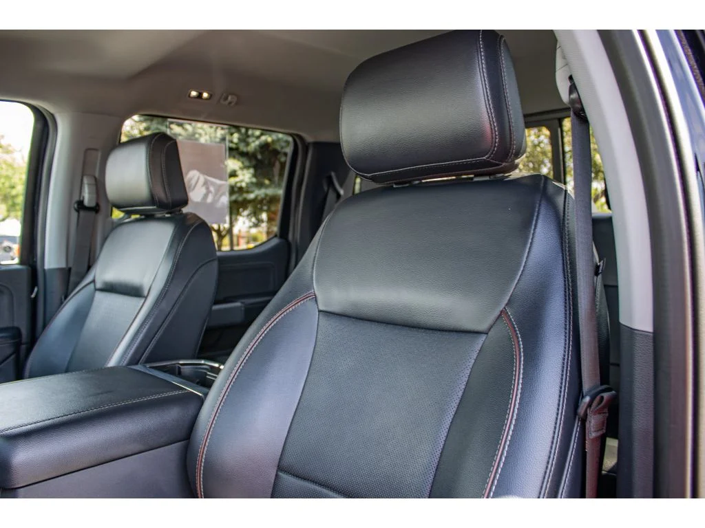 Used 2023 AGATE BLACK Ford LARIAT image 32