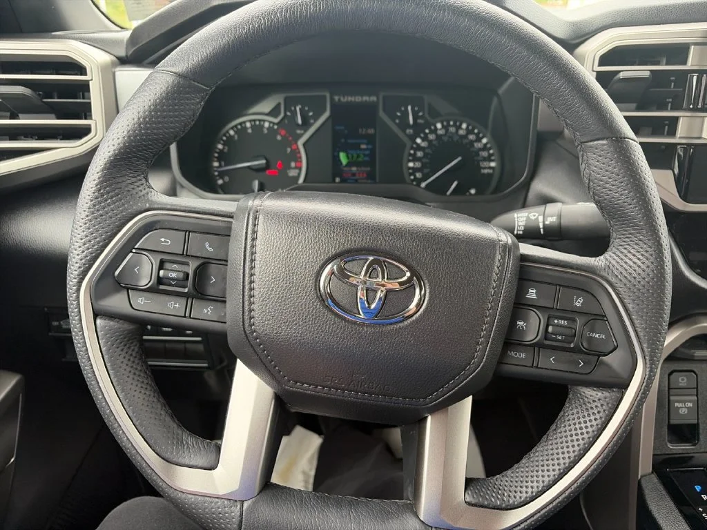 Used 2025  Toyota SR5 image 27