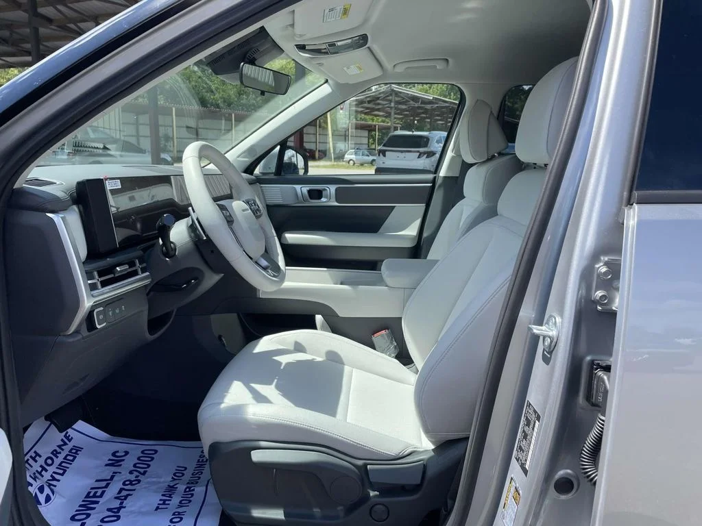 New 2026 Silver Hyundai SE image 17