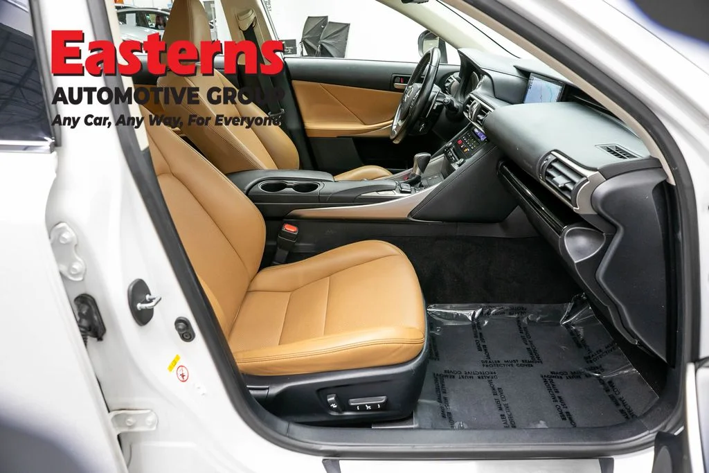 Used 2018 White Lexus 300 image 24