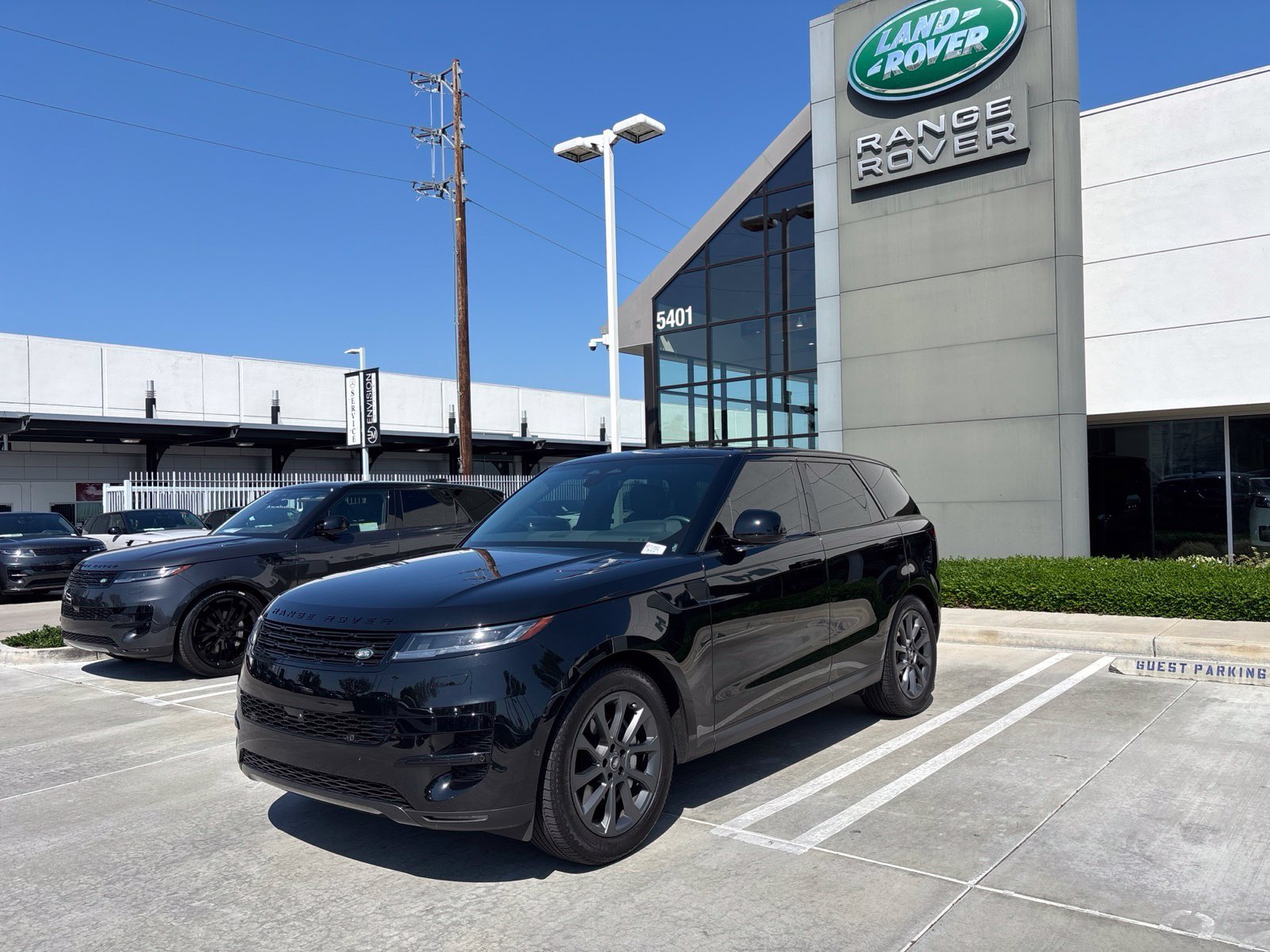 Used 2024 Santorini Black Metallic Land Rover SE image 1