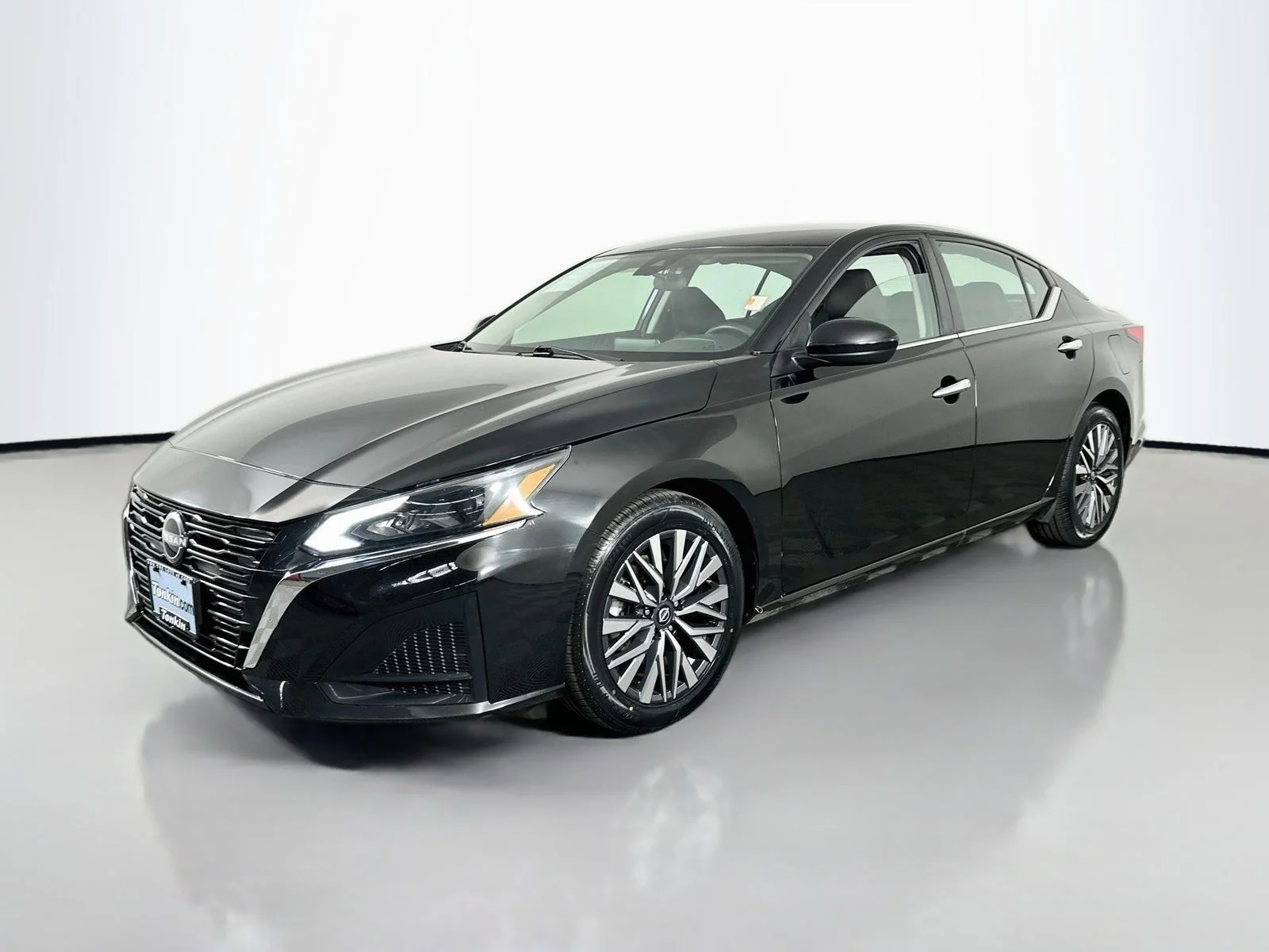 Used 2023 Super Black Clearcoat Nissan 2.5 SV image 4